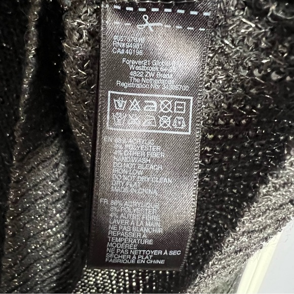 Forever 21 Gray Metallic Shimmery Short Sweater w Long Sleeves Size Medium - Picture 6 of 7